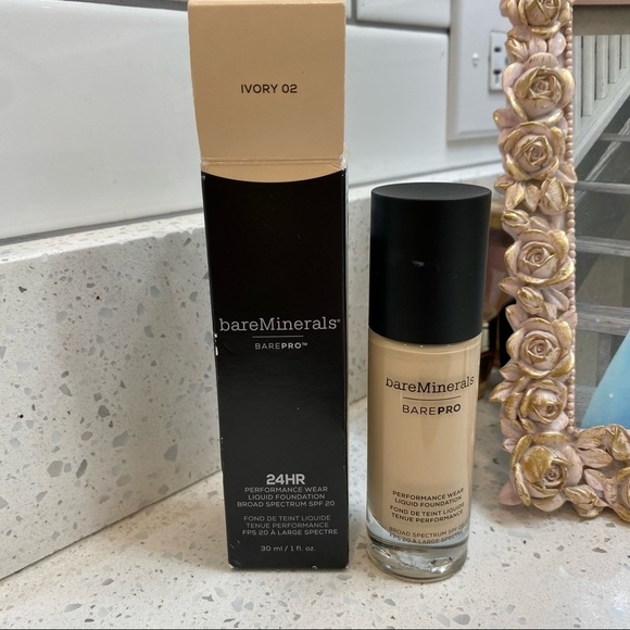 Bare minerals Barepro foundation in Ivory 02 20spf